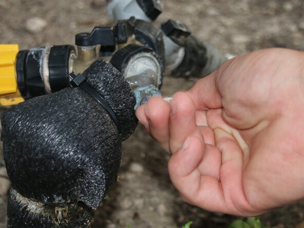 How to Fix RV Toilet Water Pressure: crwdns2935265:04crwdnd2935265:03crwdnd2935265:03crwdne2935265:0