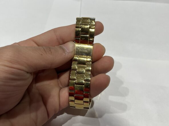 How to Replace a Guess W0016L2 Watch Battery, Watch Battery: crwdns2935265:01crwdnd2935265:02crwdnd2935265:03crwdne2935265:0