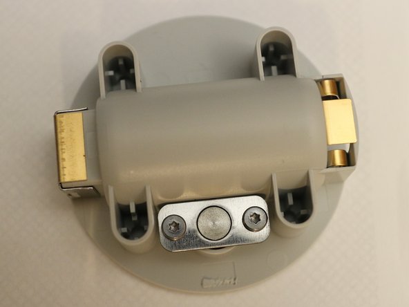 Nest Temperature Sensor Teardown, Removing the screws: шаг 3, изображение 3 из 3