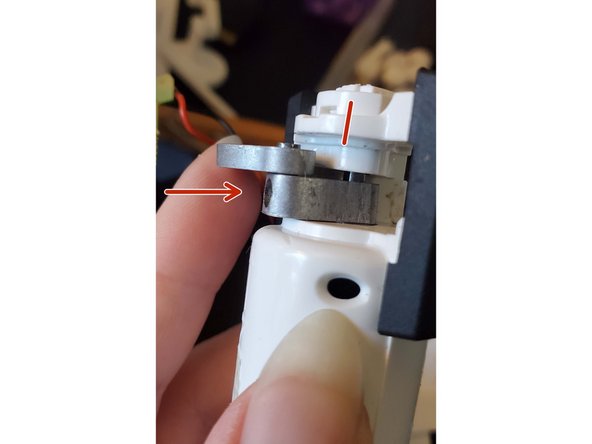 Disassembling Surepet Surefeed Microchip Pet Feeder Motor cartridge, Tighten the set screw on the motor: crwdns2935265:05crwdnd2935265:03crwdnd2935265:03crwdne2935265:0