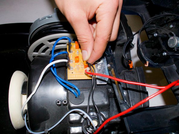 Bissell OptiClean Cyclonic Vacuum Motor and Circuit Board Replacement: crwdns2935265:015crwdnd2935265:03crwdnd2935265:03crwdne2935265:0