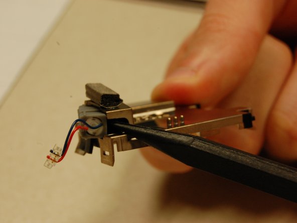 Sprint Sanyo RL-4920 Vibrator Motor Replacement: crwdns2935265:014crwdnd2935265:03crwdnd2935265:03crwdne2935265:0