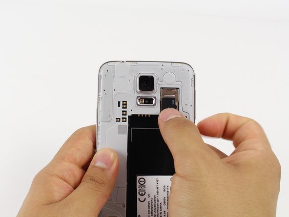 Samsung Galaxy S5 Screen Replacement, microSD Card: crwdns2935265:03crwdnd2935265:02crwdnd2935265:03crwdne2935265:0