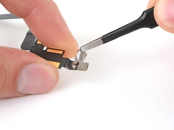 Google Pixel 7a 5G mmWave Antenna Replacement, Prepare the cable for reassembly: 步骤 56 中的图像 2，3