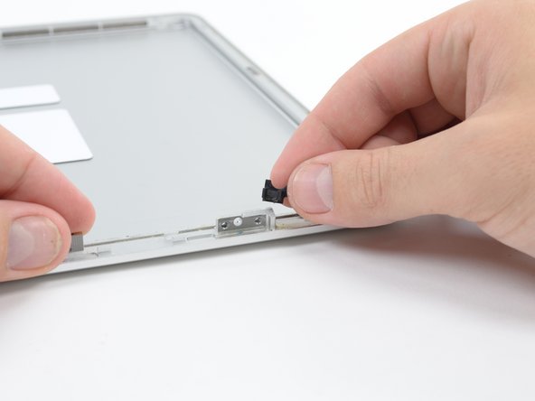 MacBook Pro 17" Unibody Rear Display Bezel Replacement: crwdns2935265:044crwdnd2935265:02crwdnd2935265:02crwdne2935265:0