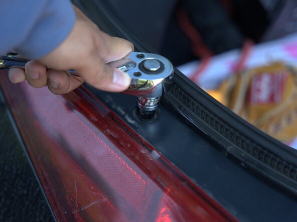 Nissan 350Z Tail Light Replacement: crwdns2935265:08crwdnd2935265:02crwdnd2935265:02crwdne2935265:0