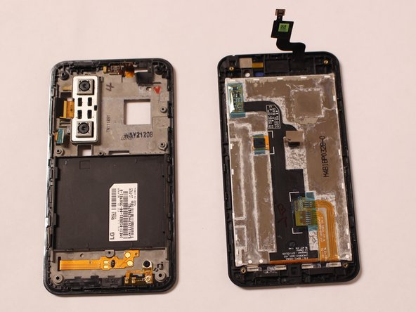 LG Optimus 3D Screen Replacement, Pull Ribbon Cable End Through: crwdns2935265:015crwdnd2935265:02crwdnd2935265:02crwdne2935265:0