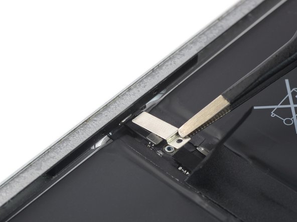 iPad Pro 12.9" 2nd Gen Battery Replacement, Remove the smart connector bracket: crwdns2935265:060crwdnd2935265:02crwdnd2935265:03crwdne2935265:0