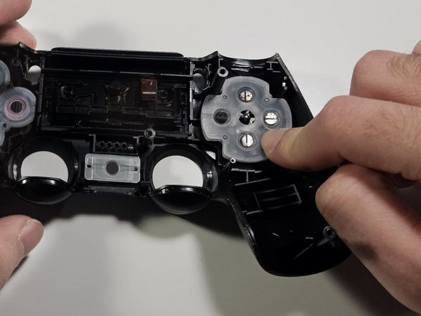 DualShock 4 CUH-ZCT2U D-pad Gasket Replacement: crwdns2935265:06crwdnd2935265:02crwdnd2935265:02crwdne2935265:0