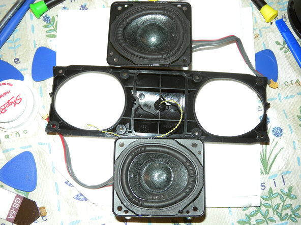 Sony SRS-XB23 Bluetooth Wireless Speaker 3.7V Rechargable Battery Replacement, Opening the speaker casing: Speakers and Front plate: crwdns2935265:05crwdnd2935265:03crwdnd2935265:03crwdne2935265:0