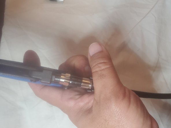 How to Replace a RG-6 Coaxial Cable Connector: crwdns2935265:05crwdnd2935265:03crwdnd2935265:03crwdne2935265:0