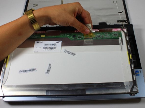Samsung NP300E5C Screen Replacement: crwdns2935265:06crwdnd2935265:02crwdnd2935265:03crwdne2935265:0