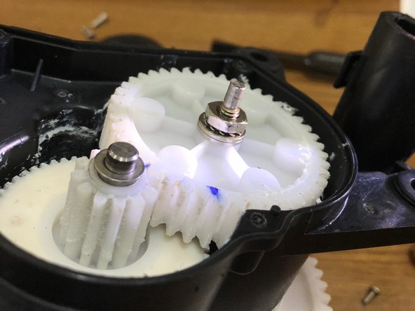 Breville 860 Grinder Teardown, Examine the gear: step 5, image 2 of 3