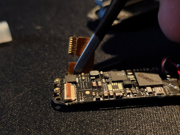 Mi Band 3 Teardown, Removing the OLED screen: crwdns2935265:04crwdnd2935265:02crwdnd2935265:03crwdne2935265:0