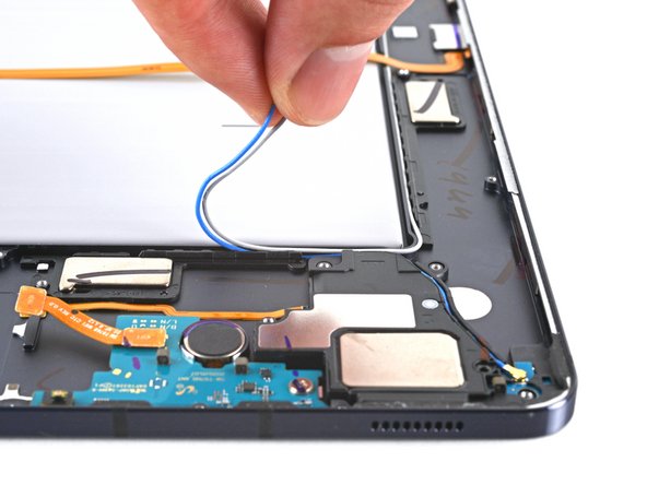 Samsung Galaxy Tab S7 Plus Loudspeaker Assembly Replacement, Reposition the bottom-left coaxial cable: crwdns2935265:040crwdnd2935265:02crwdnd2935265:03crwdne2935265:0