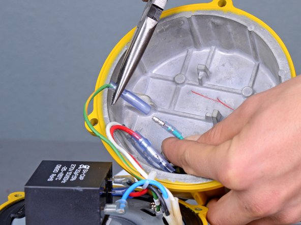 Wacker Pump PST2 400 2008 Power Cable Replacement, Disconnect the ground wire: crwdns2935265:09crwdnd2935265:02crwdnd2935265:02crwdne2935265:0