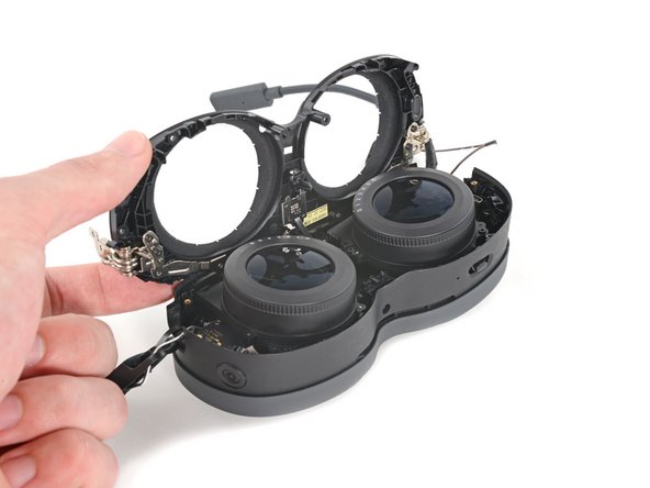 HTC Vive XR Elite Motion Sensor Replacement, Reposition the face cover: crwdns2935265:031crwdnd2935265:02crwdnd2935265:03crwdne2935265:0