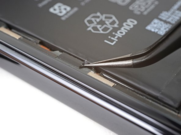 Google Pixel Fold Inner Screen Assembly Replacement, Peel up the tabs: crwdns2935265:0118crwdnd2935265:03crwdnd2935265:03crwdne2935265:0