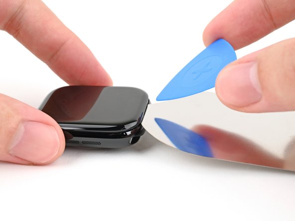 Apple Watch Series 7 Battery Replacement, Insert an opening pick: crwdns2935265:06crwdnd2935265:01crwdnd2935265:03crwdne2935265:0