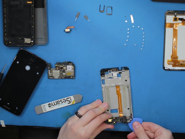Alcatel Go Play (7048W) Teardown, Out with the daughter board, this time I mean it: crwdns2935265:017crwdnd2935265:02crwdnd2935265:03crwdne2935265:0