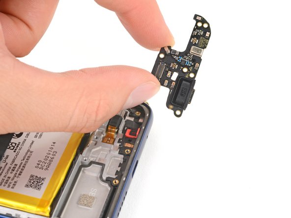 Motorola Moto G Play (2021) Screen Replacement, Remove the daughterboard: crwdns2935265:031crwdnd2935265:03crwdnd2935265:03crwdne2935265:0