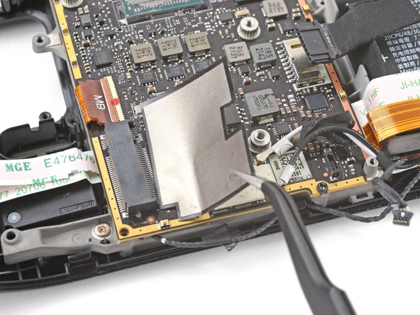 Steam Deck Front Shell Replacement, Remove the Wi-Fi shield tape: crwdns2935265:055crwdnd2935265:02crwdnd2935265:03crwdne2935265:0