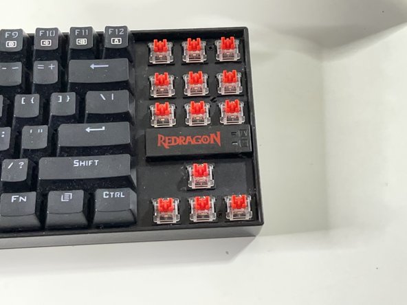 Redragon K552 Key Switch Replacement: 手順 6、 3の画像 3