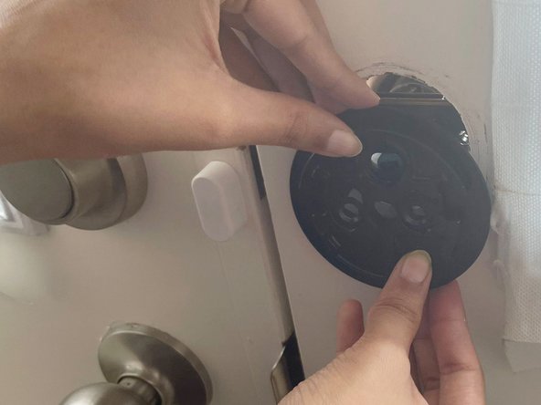 How to Replace a Manual Door Lock With An August (4th Gen.) Smart Lock: 步骤 4 中的图像 1，2