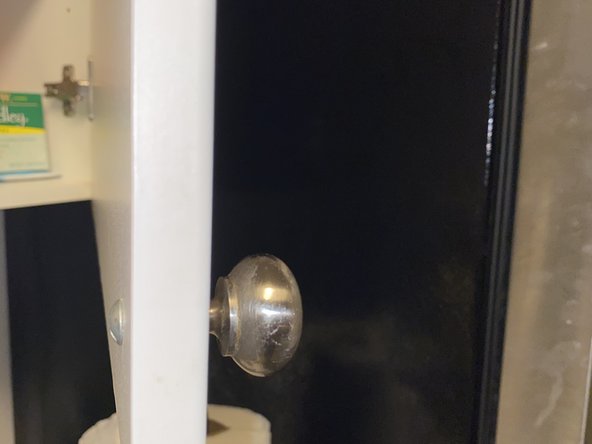 How to Repair a  Cabinet Door Knob: crwdns2935265:05crwdnd2935265:02crwdnd2935265:02crwdne2935265:0