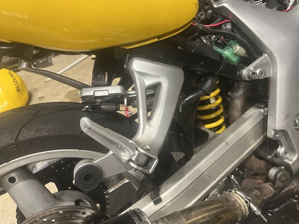 1999-2002 Suzuki SV650 Valve Inspection and Adjustment Replacement, Unscrew and Tuck Away Rear brake Paddle: crwdns2935265:019crwdnd2935265:03crwdnd2935265:03crwdne2935265:0