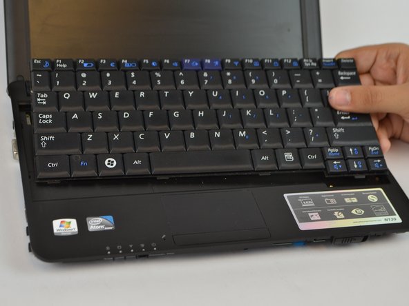 Samsung NP-130-JA01US Keyboard Replacement: crwdns2935265:05crwdnd2935265:03crwdnd2935265:03crwdne2935265:0