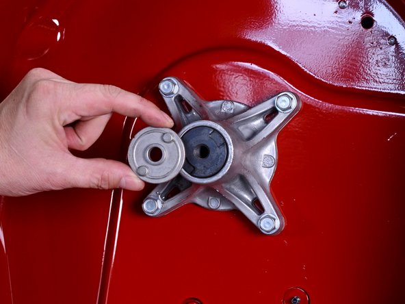 Toro Walk Behind Mowers 21199HD 2018 Left Blade Replacement, Remove the blade key adapter: crwdns2935265:08crwdnd2935265:02crwdnd2935265:02crwdne2935265:0