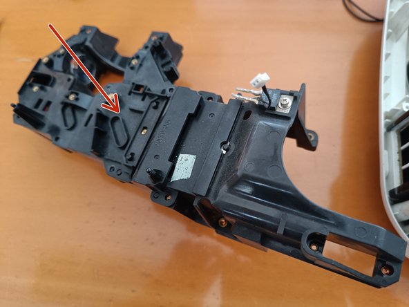 NEC VT570 Dismantling, Removing lence housing: crwdns2935265:08crwdnd2935265:02crwdnd2935265:03crwdne2935265:0