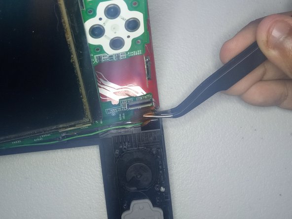 Nintendo 3DS XL Hinge/Midframe Replacement: 手順 17、 2の画像 2