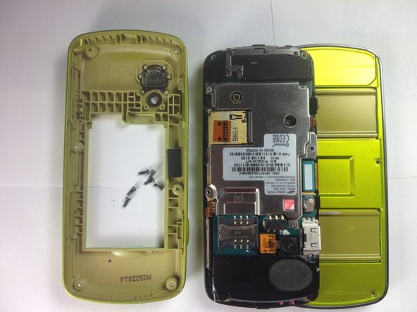 Disassembling Samsung Gravity SGH-T459 1.3 megapixel camera, Rear Case: crwdns2935265:03crwdnd2935265:03crwdnd2935265:03crwdne2935265:0