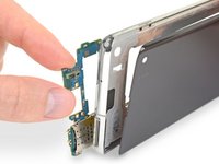 Samsung Galaxy S10 and S10e Teardown