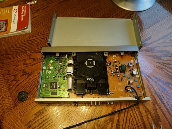 Samsung DVD-P231 DVD Player Progressive Scan Digital Video Teardown: step 3, image 2 of 2