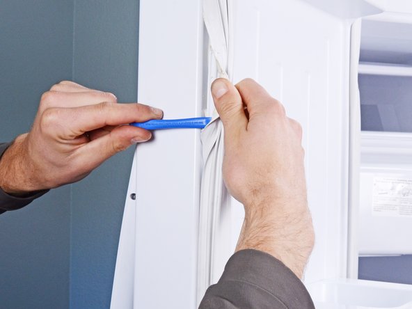 Whirlpool Refrigerator Door Seal Replacement, Remove the door seal: crwdns2935265:04crwdnd2935265:02crwdnd2935265:03crwdne2935265:0