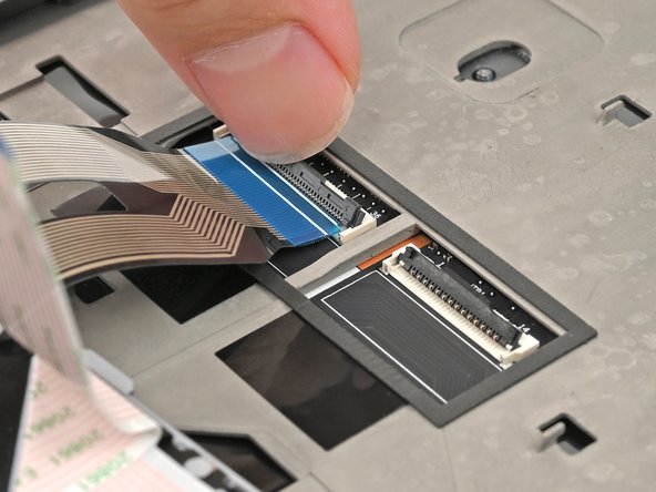Lenovo ThinkPad T16 Gen 3 Motherboard Replacement, Disconnect the keyboard: stap 0, afbeelding 2 van 3