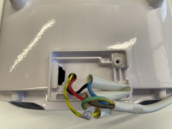 Anko 2 Sandwich Jaffle Maker Teardown, Removal of Wire Covering: crwdns2935265:07crwdnd2935265:02crwdnd2935265:02crwdne2935265:0