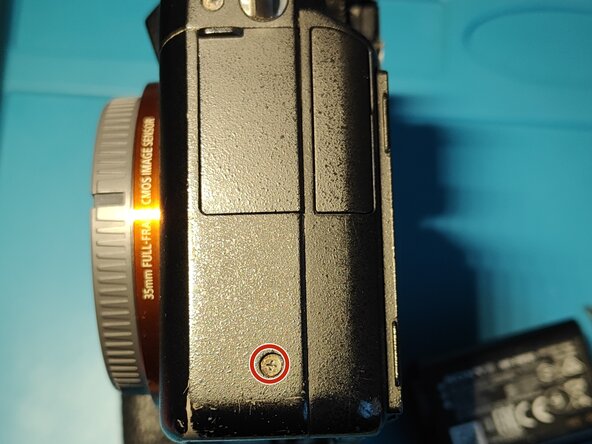 Sony A7 II Top Flex Cable replacement, Removing screws holding the front cover: crwdns2935265:05crwdnd2935265:01crwdnd2935265:03crwdne2935265:0