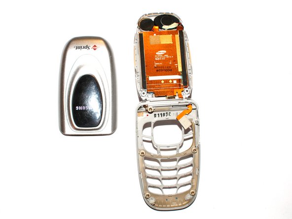 Samsung SPH-A660 Teardown: crwdns2935265:010crwdnd2935265:02crwdnd2935265:02crwdne2935265:0