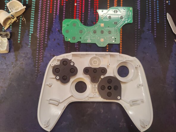 Disassembling 8BitDo Ultimate Bluetooth Controller, Access front buttons: crwdns2935265:04crwdnd2935265:03crwdnd2935265:03crwdne2935265:0