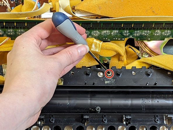 How to Replace the Keys on a Yamaha PSR-330 Piano Keyboard: step 8, image 1 of 3