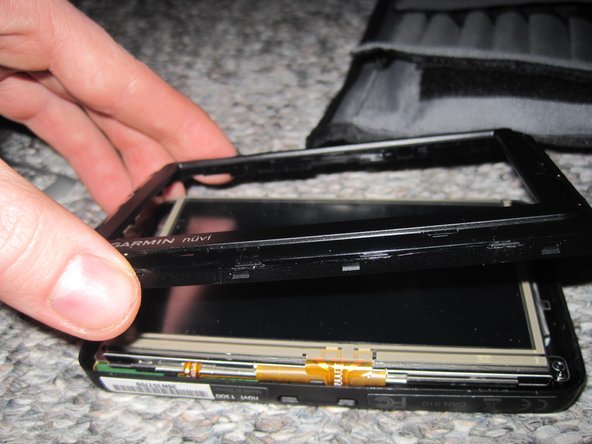 Removing the Garmin Nuvi 1300 LCD touch Screen assembly: crwdns2935265:04crwdnd2935265:02crwdnd2935265:03crwdne2935265:0