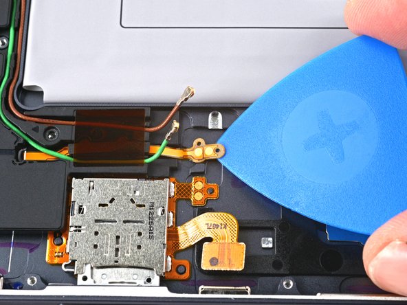 Samsung Galaxy Tab S7 Plus Loudspeaker Assembly Replacement, Separate loudspeaker cable's adhesive: crwdns2935265:059crwdnd2935265:02crwdnd2935265:03crwdne2935265:0