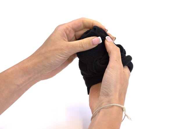 How to Repair a Seam Split in a Winter Glove, Prepare the glove: crwdns2935265:02crwdnd2935265:02crwdnd2935265:03crwdne2935265:0