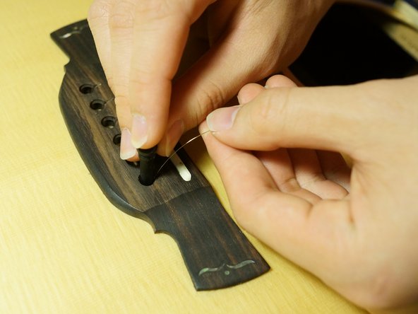 How to restring an Acoustic Guitar: crwdns2935265:03crwdnd2935265:03crwdnd2935265:03crwdne2935265:0