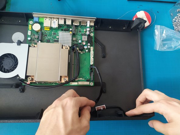 6- Montage PC Infinity, Ajout du bouton et de la LED: étape 16, image 2 de 3