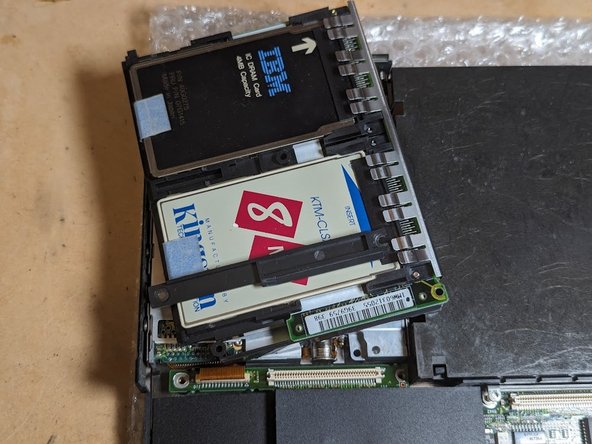 IBM Thinkpad 700C Disassembly, Memory Board: crwdns2935265:024crwdnd2935265:02crwdnd2935265:02crwdne2935265:0